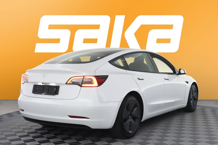 Tesla Model 3 vaihtoauto