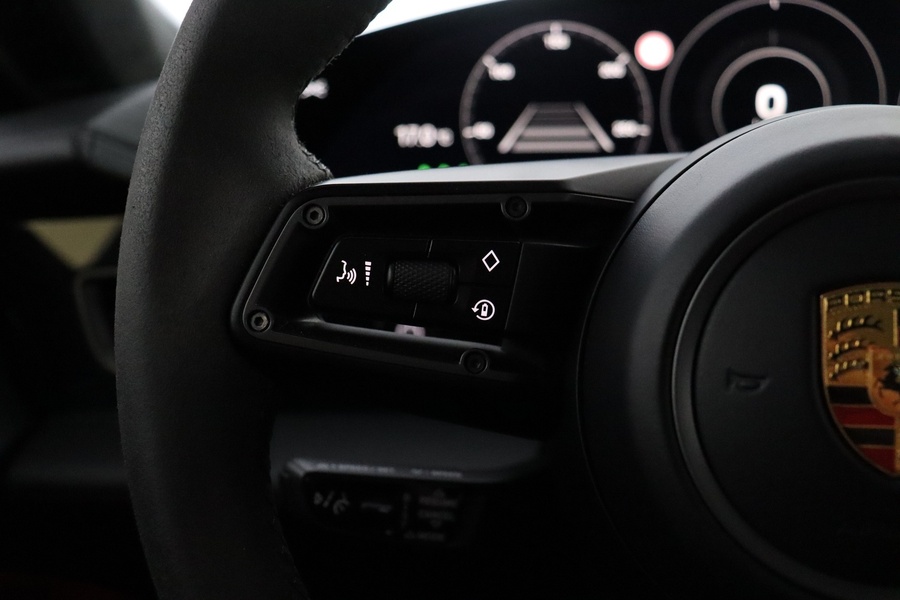 Porsche Taycan vaihtoauto