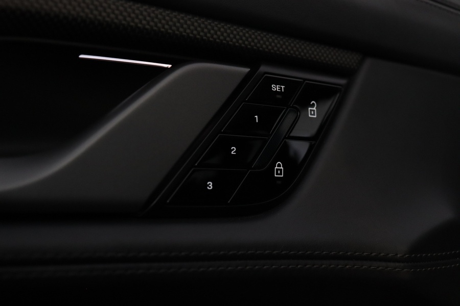 Porsche Taycan vaihtoauto