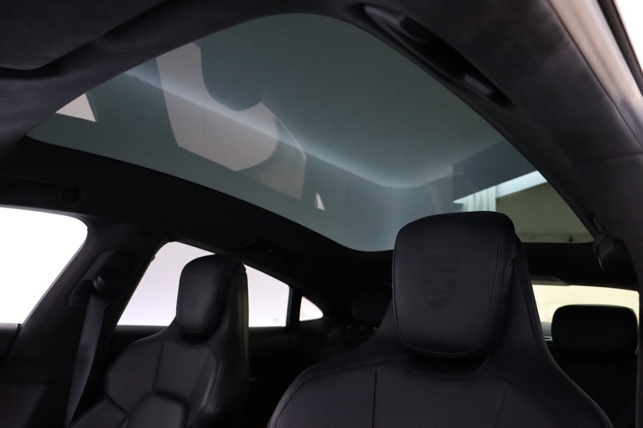 Porsche Taycan vaihtoauto