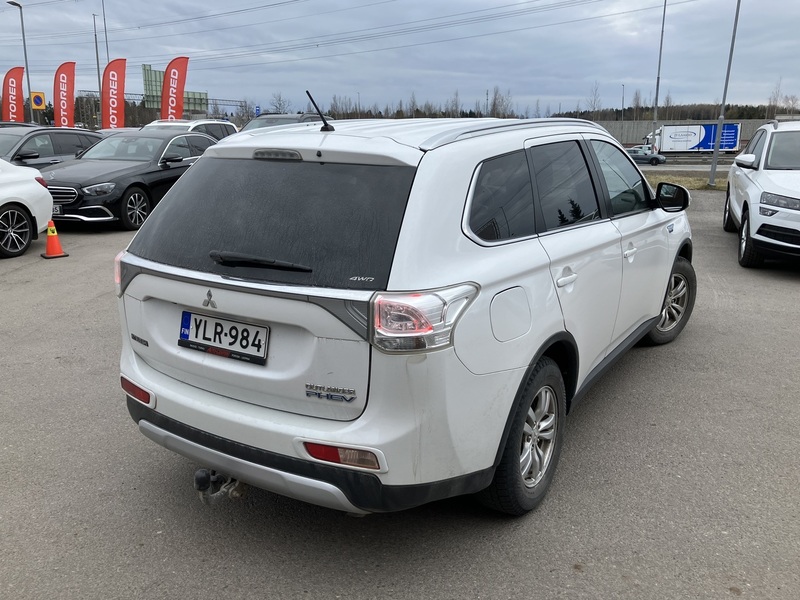 Mitsubishi Outlander PHEV vaihtoauto