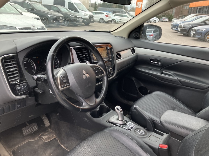 Mitsubishi Outlander PHEV vaihtoauto