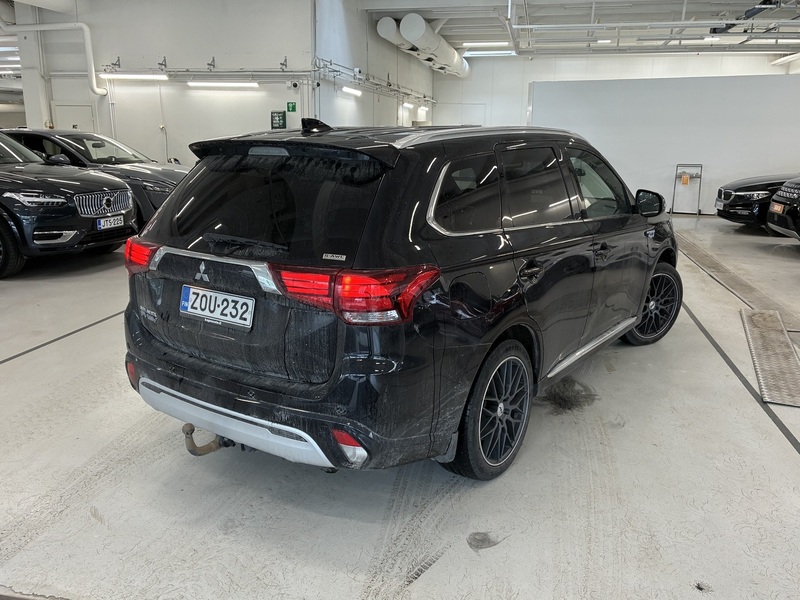 Mitsubishi Outlander PHEV vaihtoauto