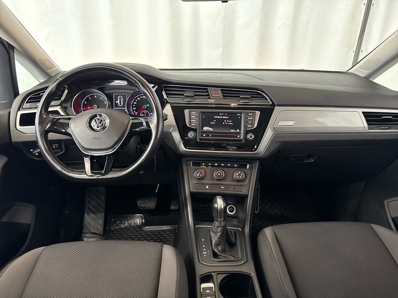 Volkswagen Touran vaihtoauto