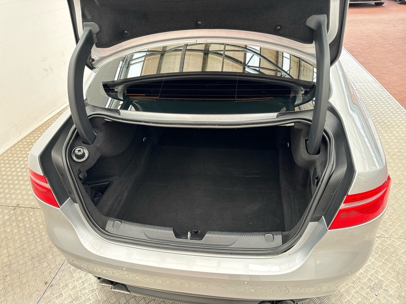 Jaguar XE vaihtoauto