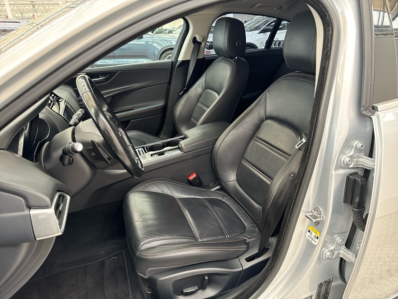 Jaguar XE vaihtoauto