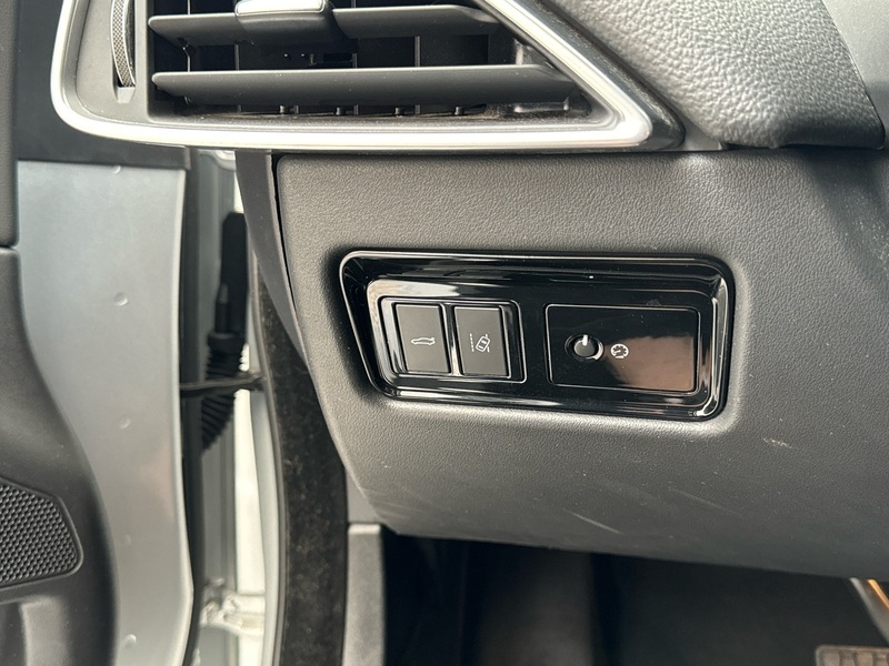 Jaguar XE vaihtoauto