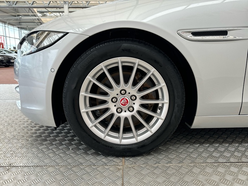 Jaguar XE vaihtoauto