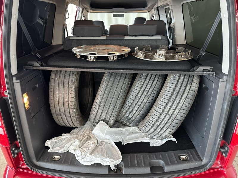 Volkswagen Caddy Maxi vaihtoauto