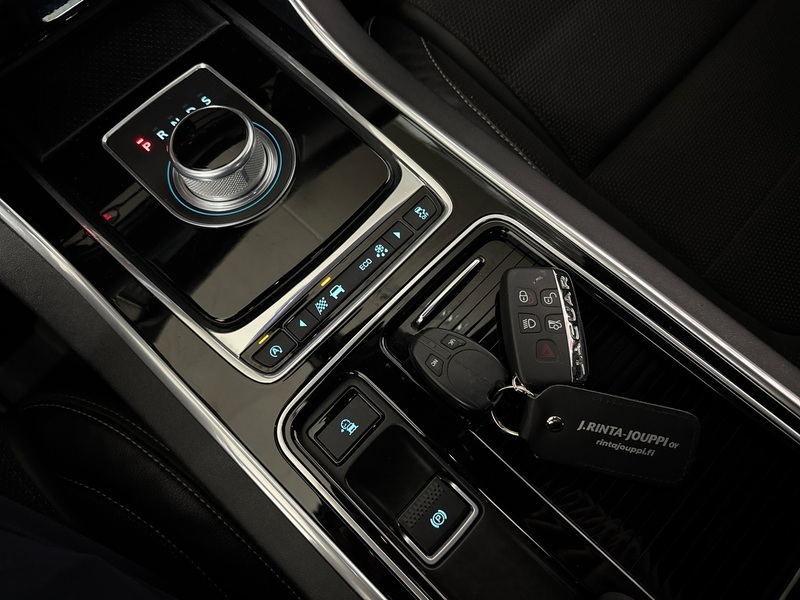 Jaguar XF vaihtoauto