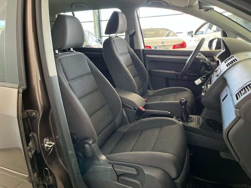 Volkswagen Touran vaihtoauto