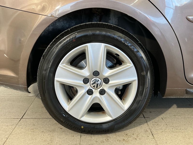 Volkswagen Touran vaihtoauto