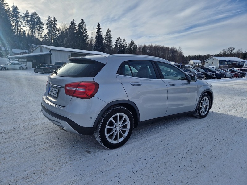 Mercedes-Benz GLA vaihtoauto