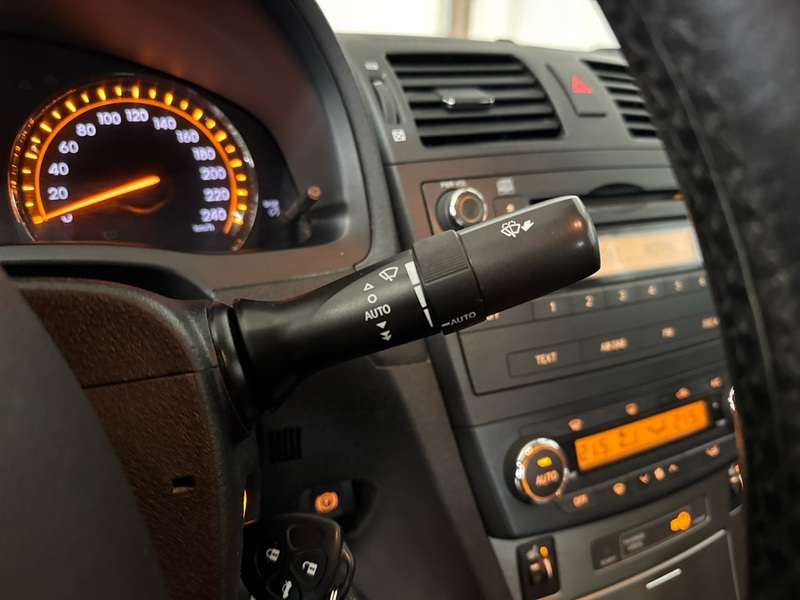 Toyota Avensis vaihtoauto