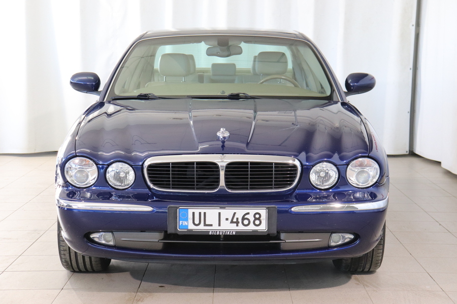 Jaguar XJ8 vaihtoauto
