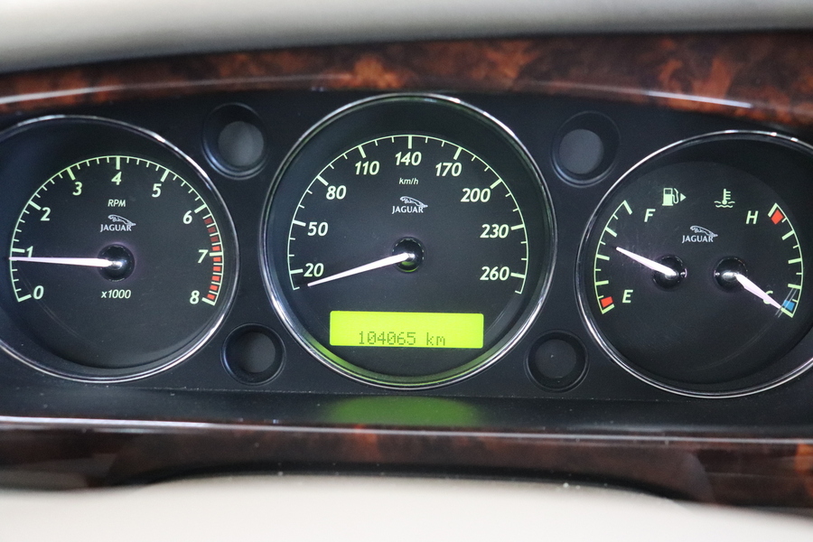 Jaguar XJ8 vaihtoauto