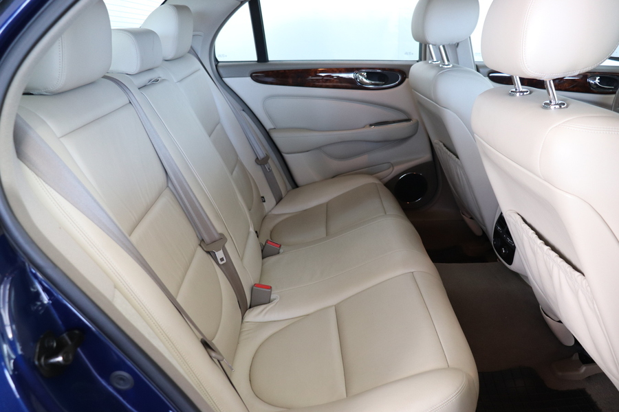 Jaguar XJ8 vaihtoauto