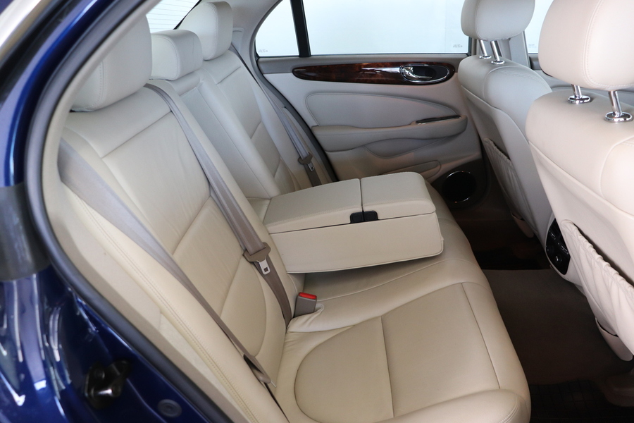 Jaguar XJ8 vaihtoauto