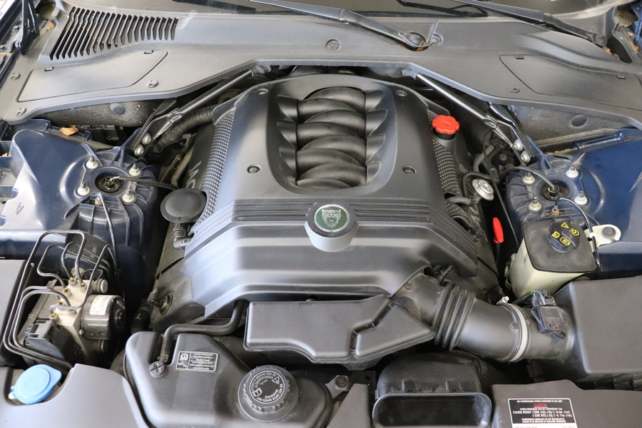 Jaguar XJ8 vaihtoauto