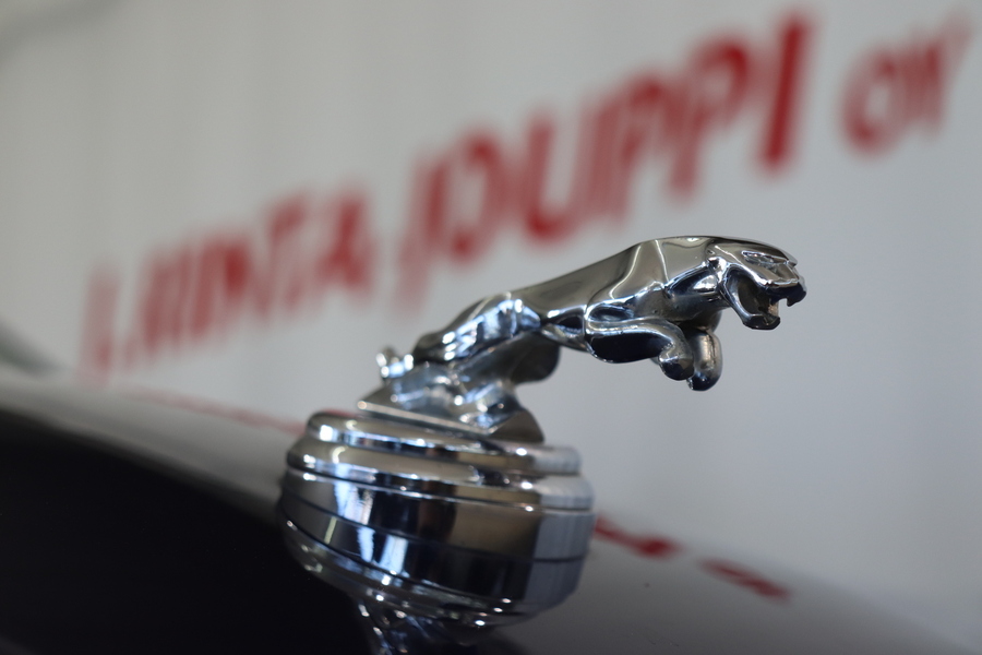 Jaguar XJ8 vaihtoauto