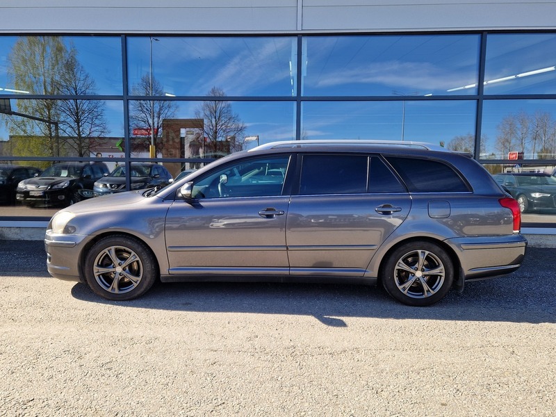 Toyota Avensis vaihtoauto