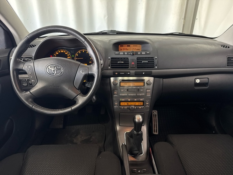 Toyota Avensis vaihtoauto