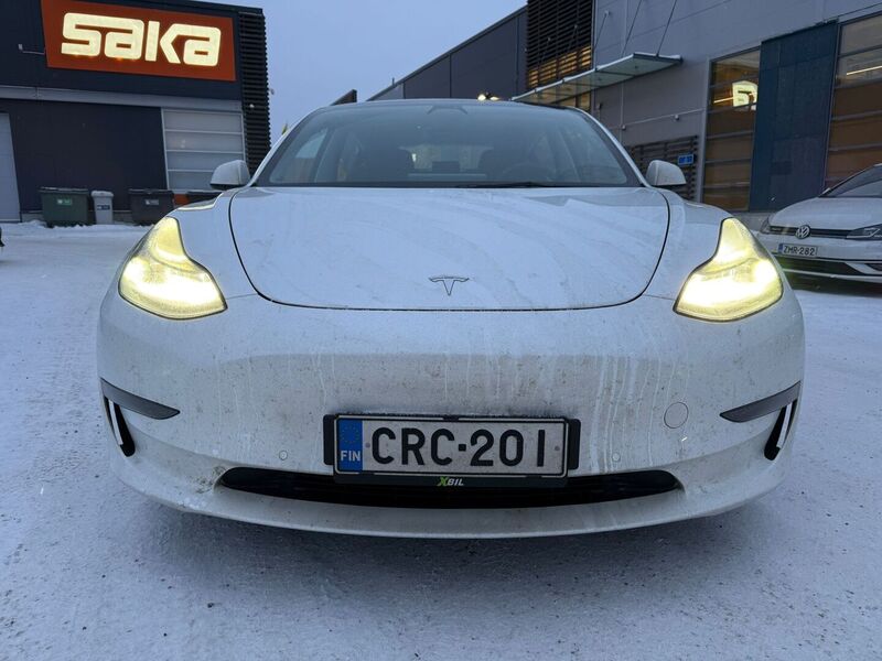 Tesla Model 3 vaihtoauto