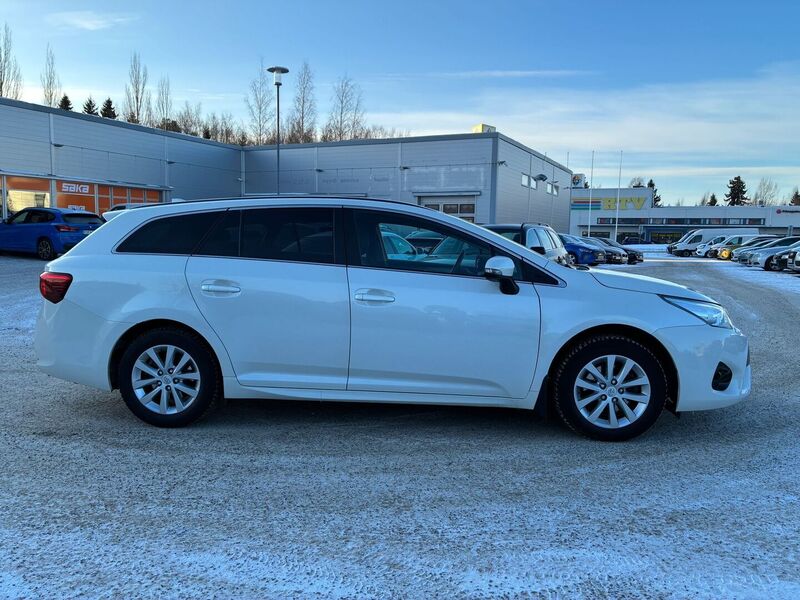 Toyota Avensis vaihtoauto