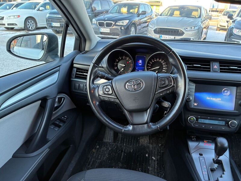 Toyota Avensis vaihtoauto