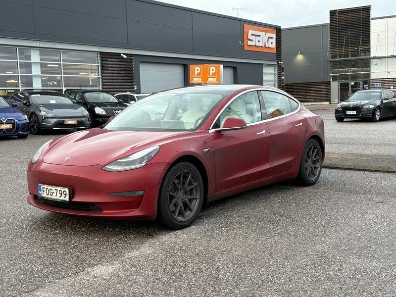 Tesla Model 3 vaihtoauto