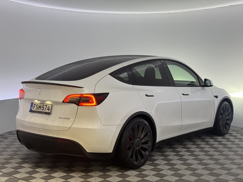 Tesla Model Y vaihtoauto
