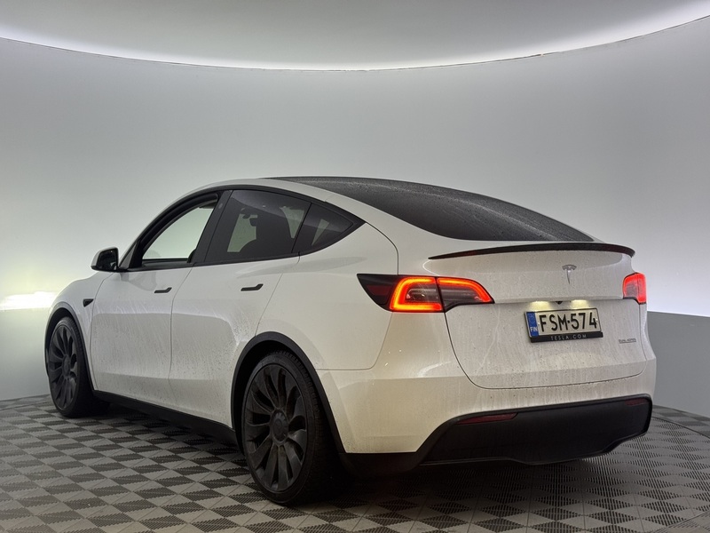 Tesla Model Y vaihtoauto