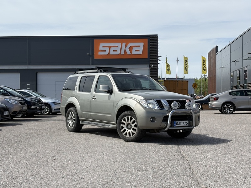 Nissan Pathfinder vaihtoauto