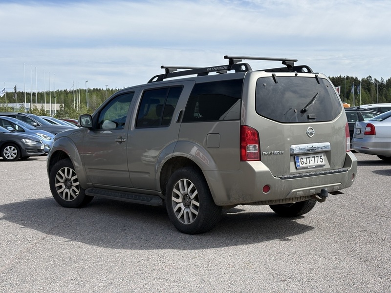 Nissan Pathfinder vaihtoauto