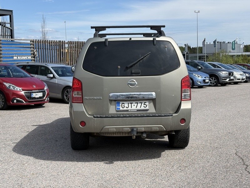 Nissan Pathfinder vaihtoauto