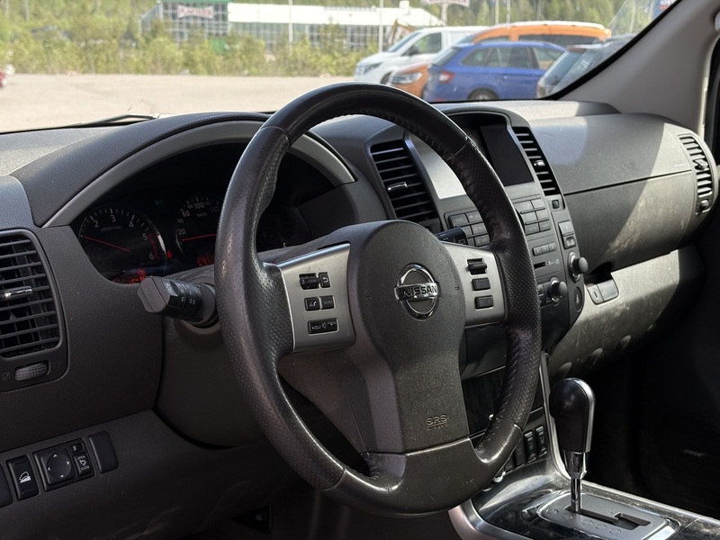 Nissan Pathfinder vaihtoauto