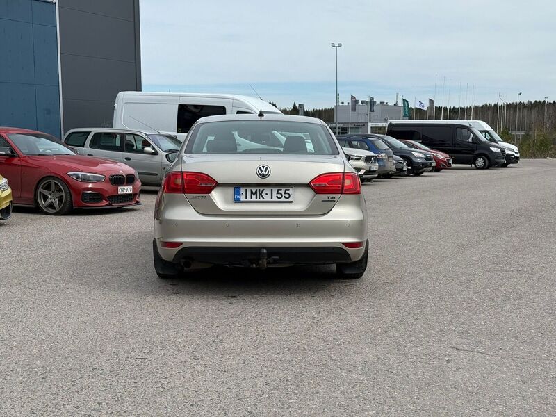 Volkswagen Jetta vaihtoauto