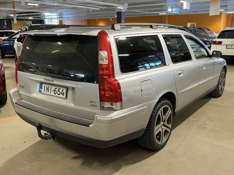 Volvo V70 vaihtoauto