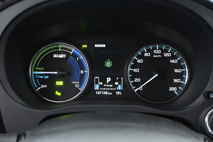 Mitsubishi Outlander PHEV vaihtoauto