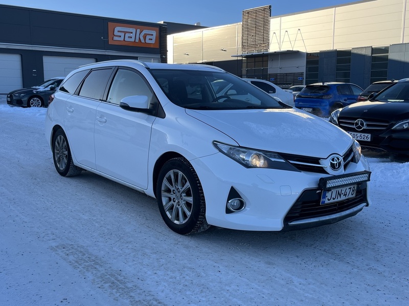 Toyota Auris vaihtoauto