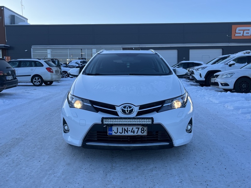 Toyota Auris vaihtoauto