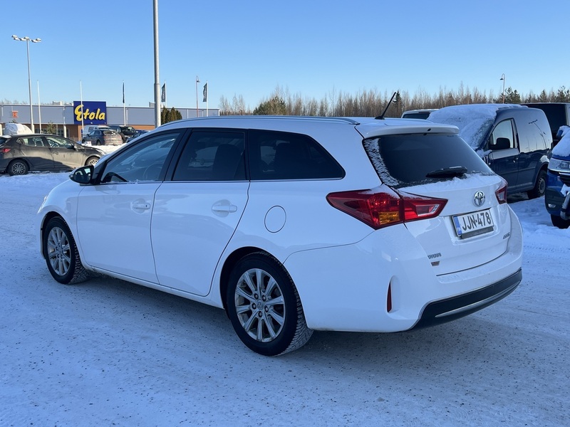 Toyota Auris vaihtoauto