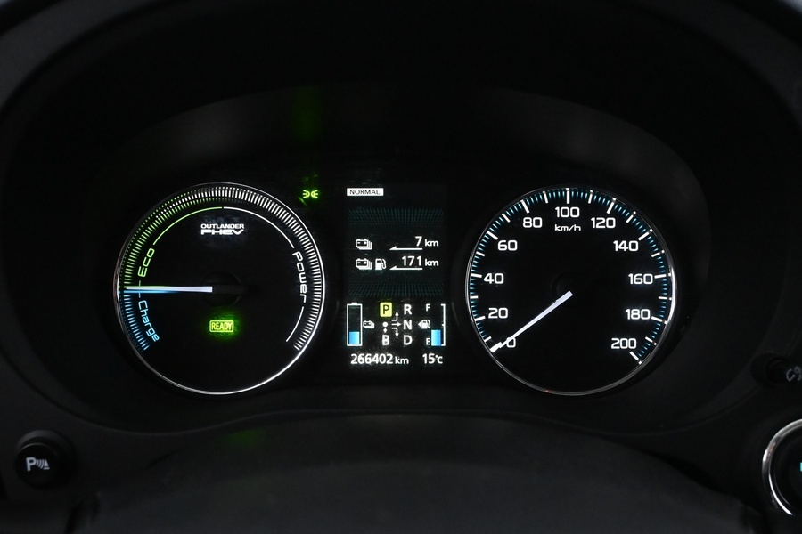 Mitsubishi Outlander PHEV vaihtoauto