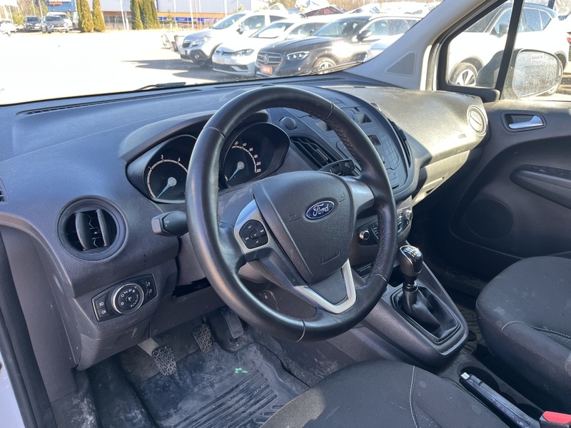 Ford Transit Courier vaihtoauto