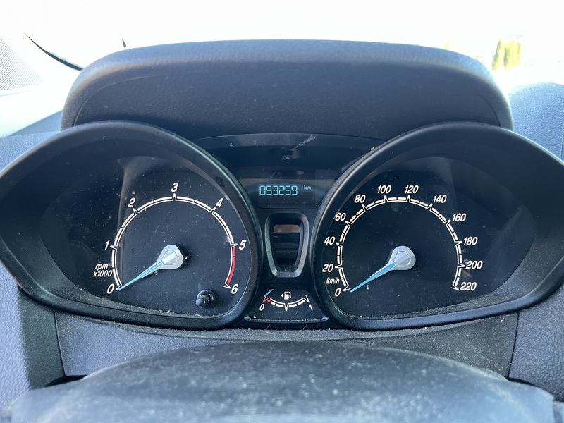 Ford Transit Courier vaihtoauto