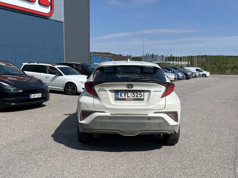 Toyota C-HR vaihtoauto