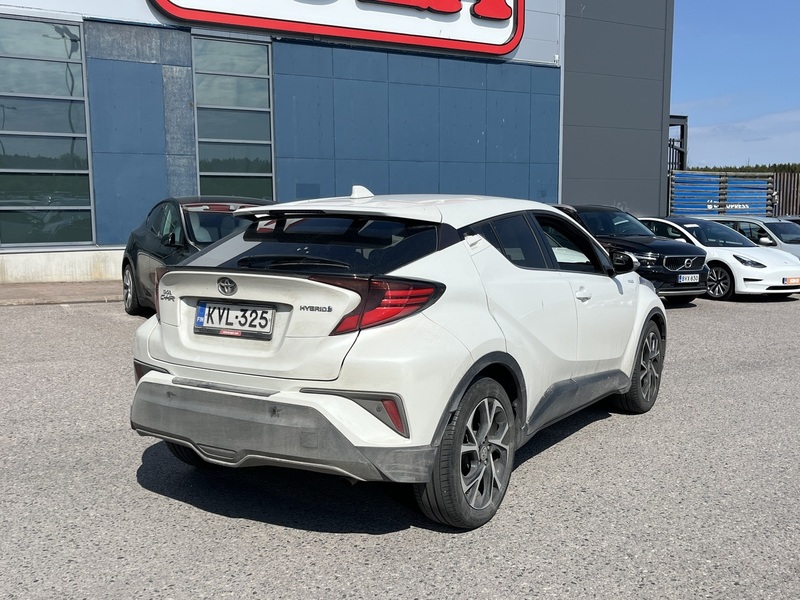 Toyota C-HR vaihtoauto