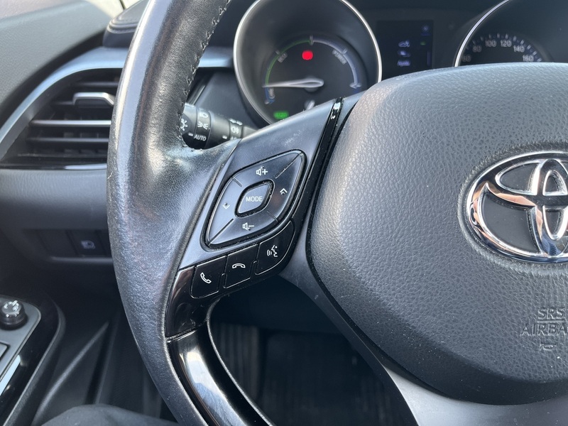 Toyota C-HR vaihtoauto