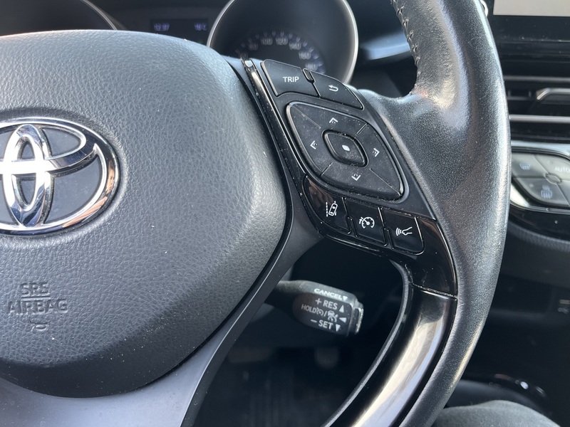 Toyota C-HR vaihtoauto