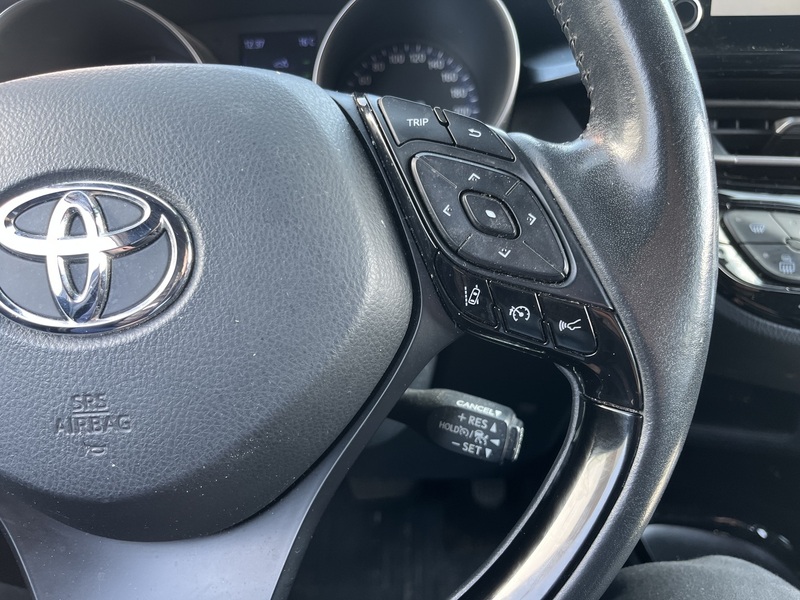 Toyota C-HR vaihtoauto